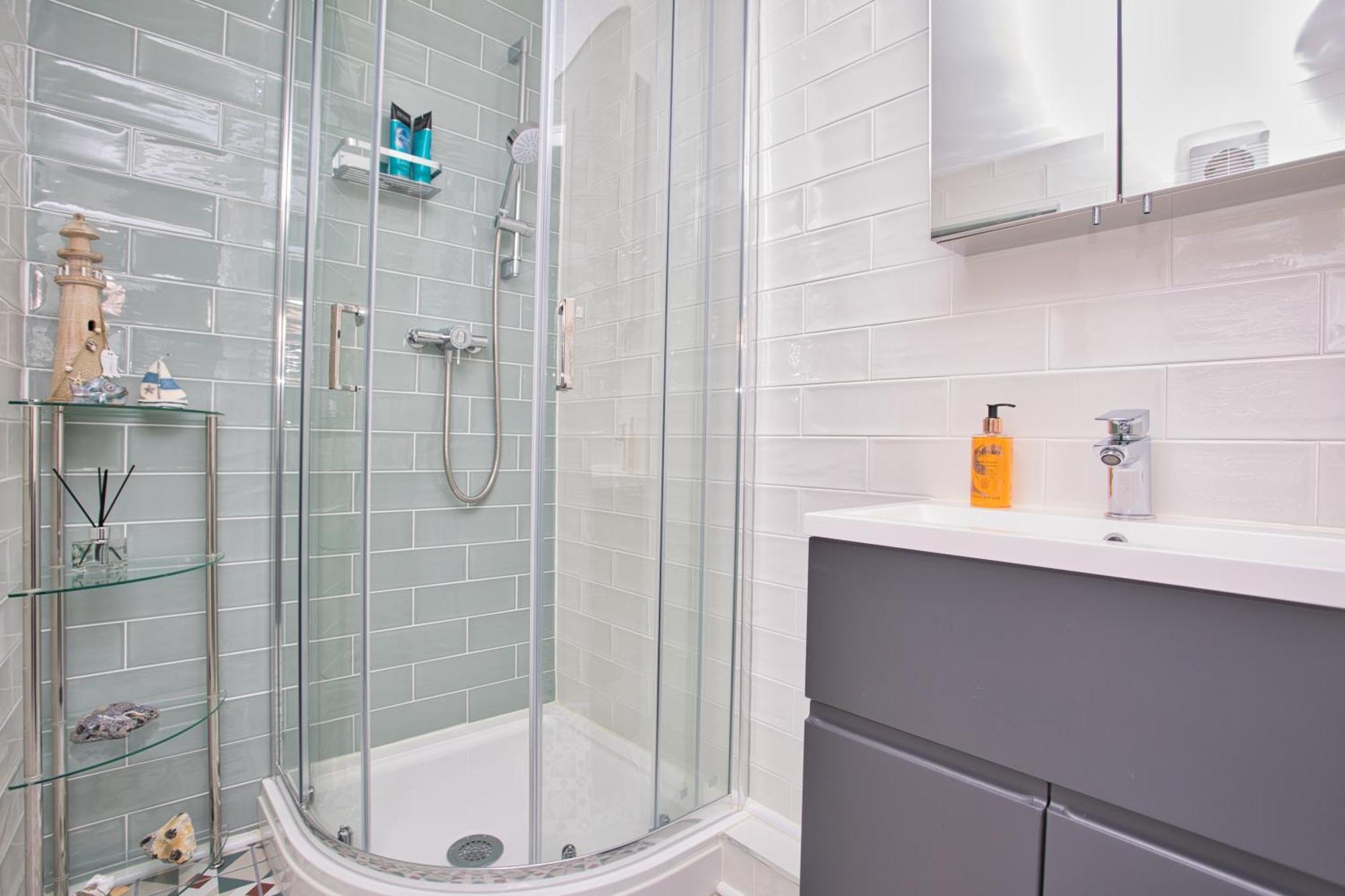 Spacious Seaside Escape In The Heart Of Deal, 4 Mins From The Beach Exteriér fotografie