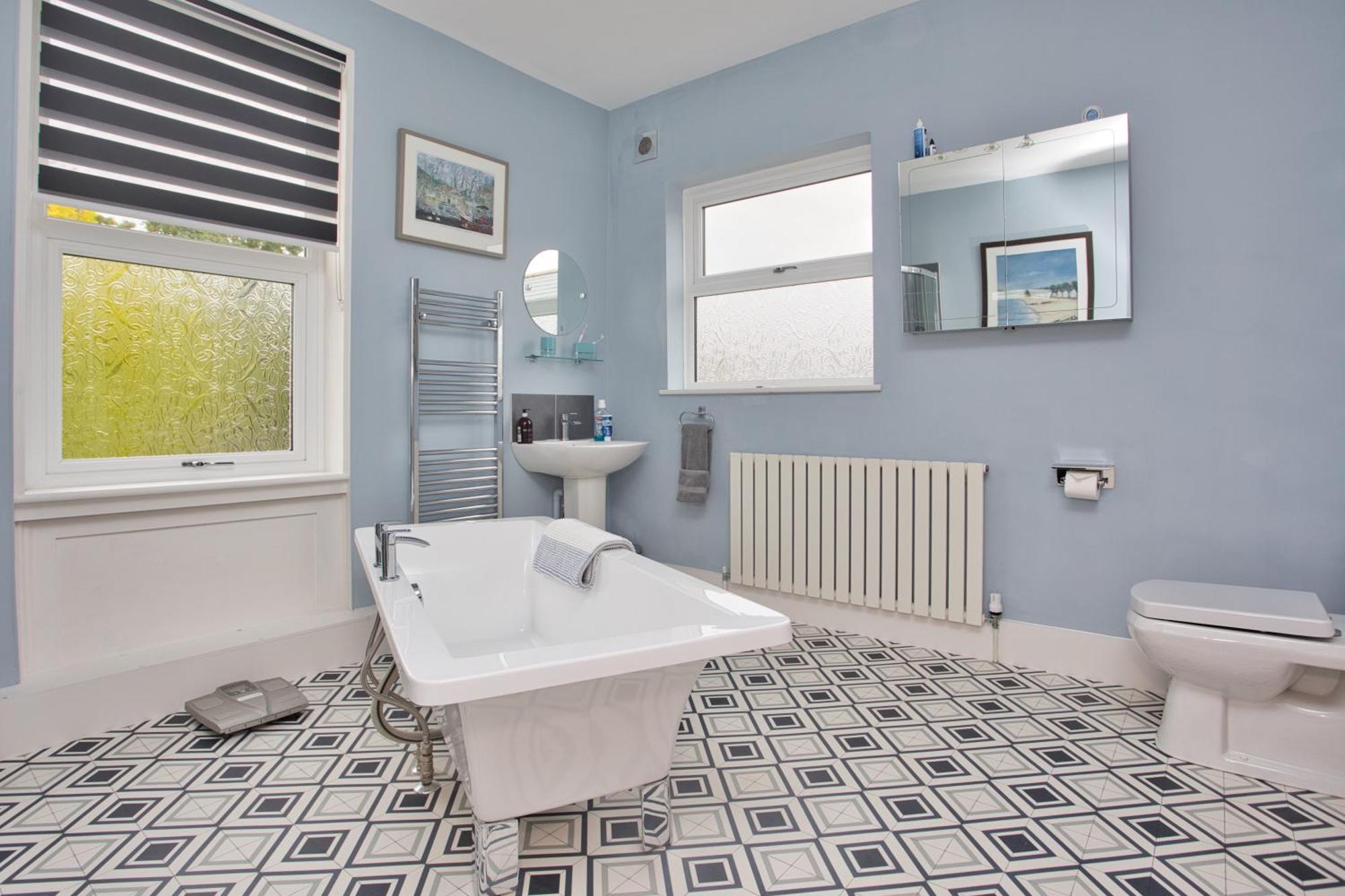 Spacious Seaside Escape In The Heart Of Deal, 4 Mins From The Beach Exteriér fotografie