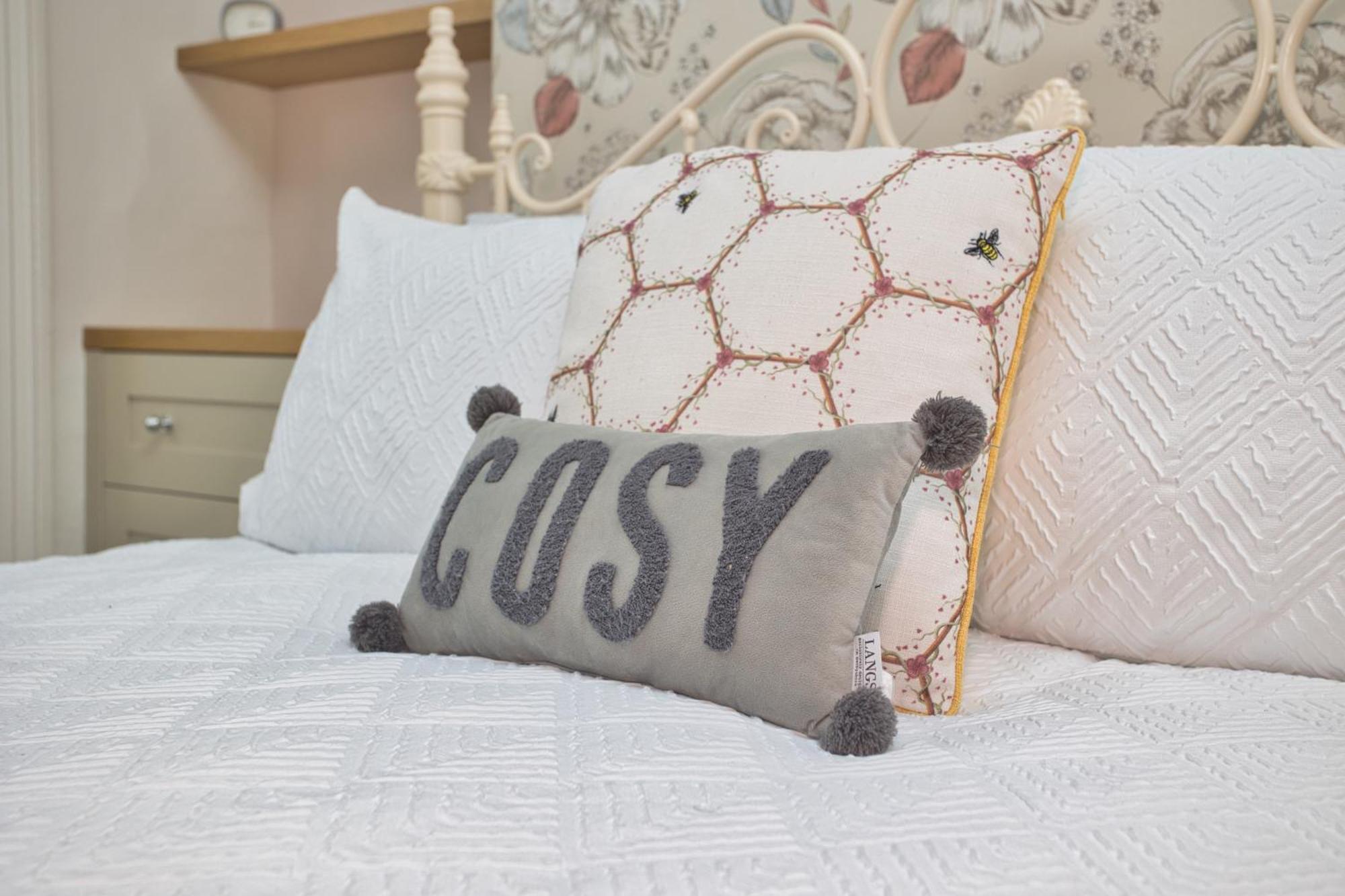 Spacious Seaside Escape In The Heart Of Deal, 4 Mins From The Beach Exteriér fotografie