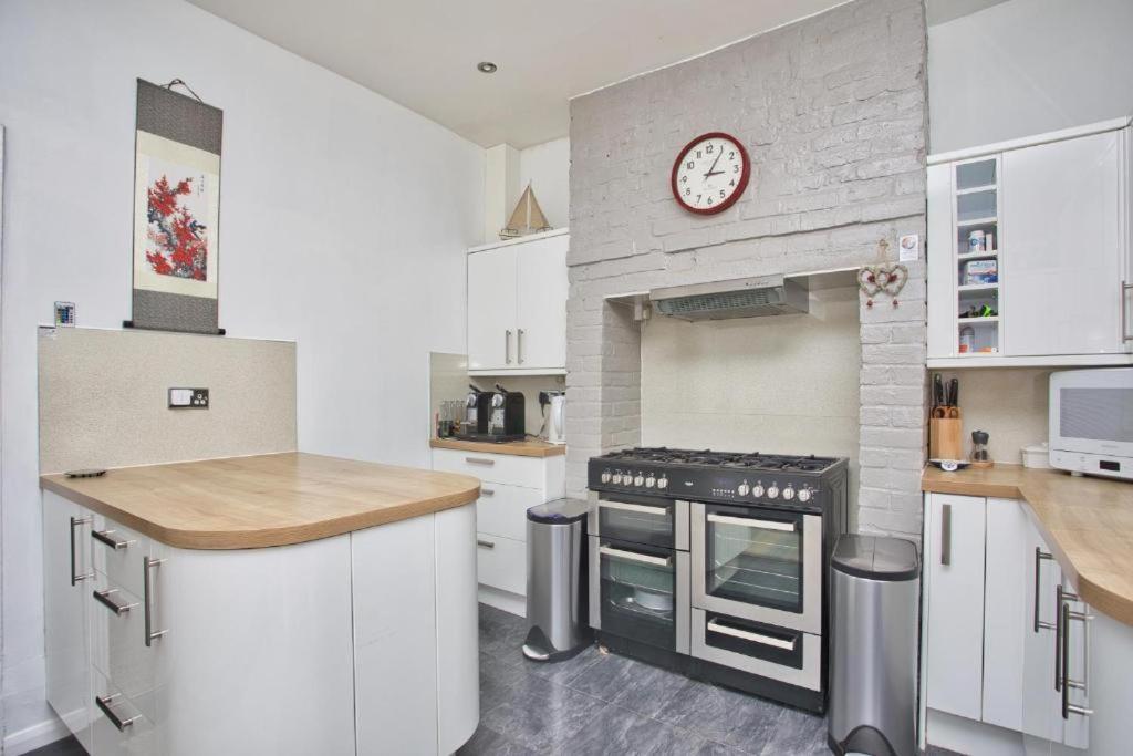 Spacious Seaside Escape In The Heart Of Deal, 4 Mins From The Beach Exteriér fotografie