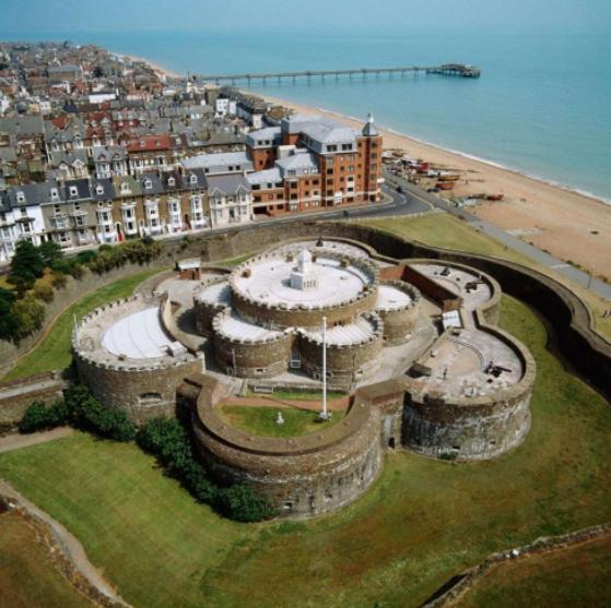 Spacious Seaside Escape In The Heart Of Deal, 4 Mins From The Beach Exteriér fotografie