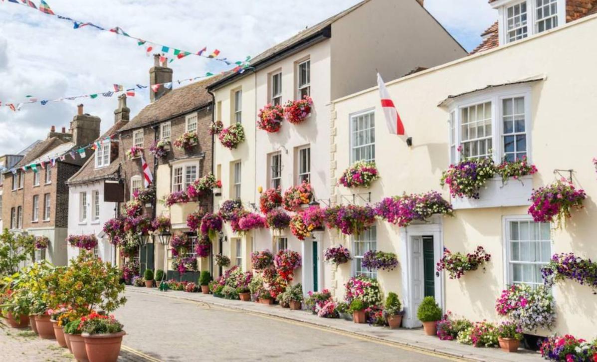 Spacious Seaside Escape In The Heart Of Deal, 4 Mins From The Beach Exteriér fotografie